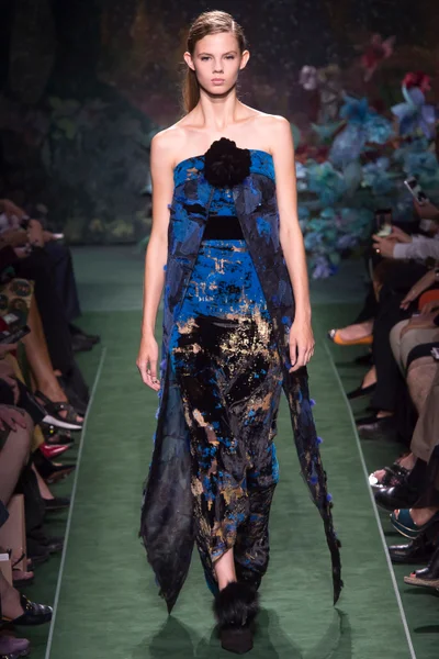 Look 15